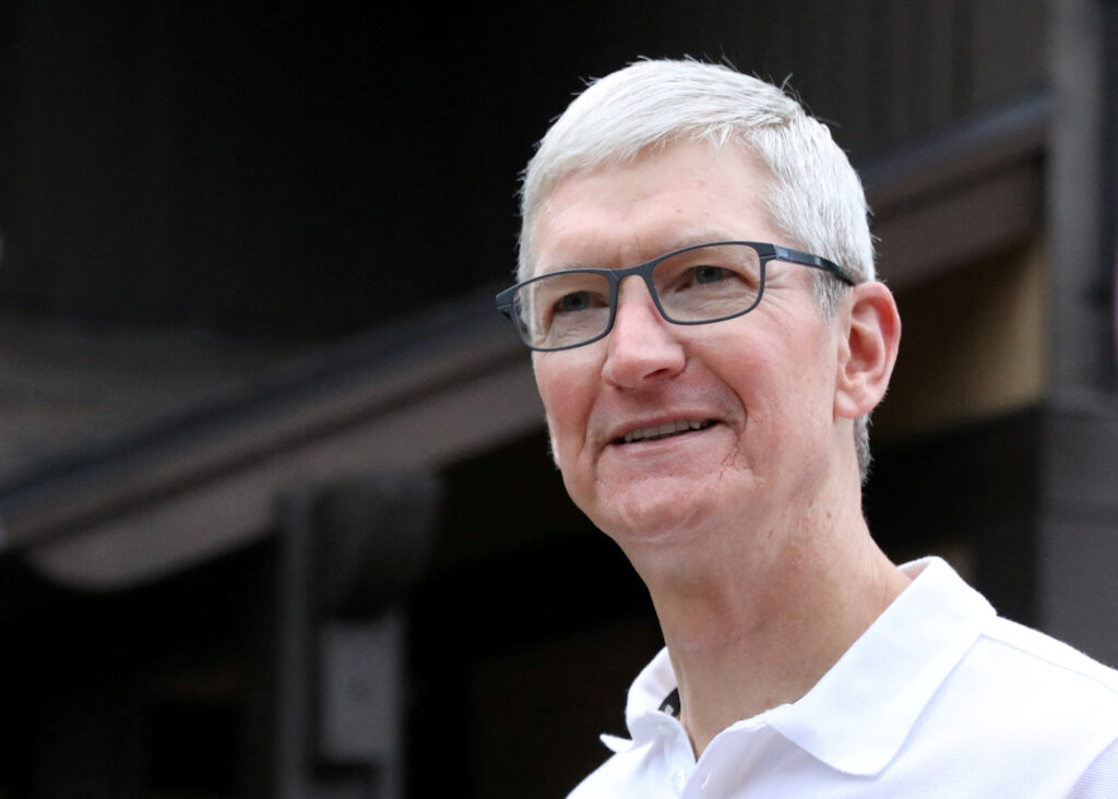 Apple CEO Cook's pay more dependent on stock performance in 2023