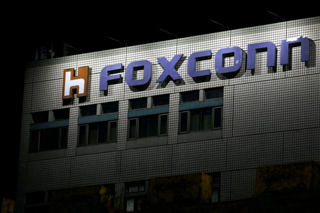 Apple supplier Foxconn replaces iPhone business chief