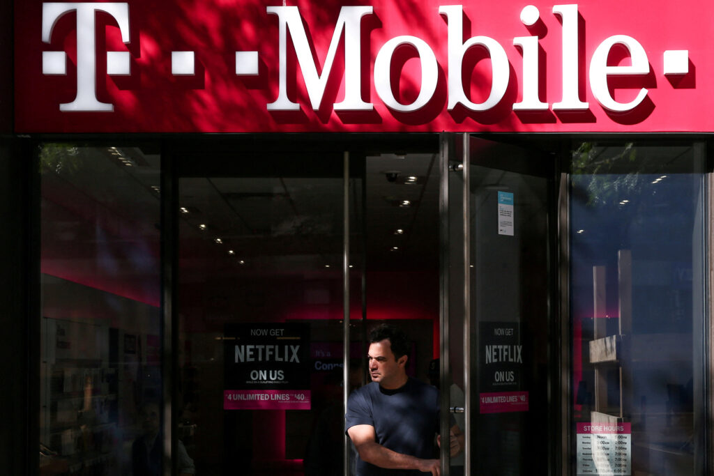 T-Mobile down for thousands of users in U.S.