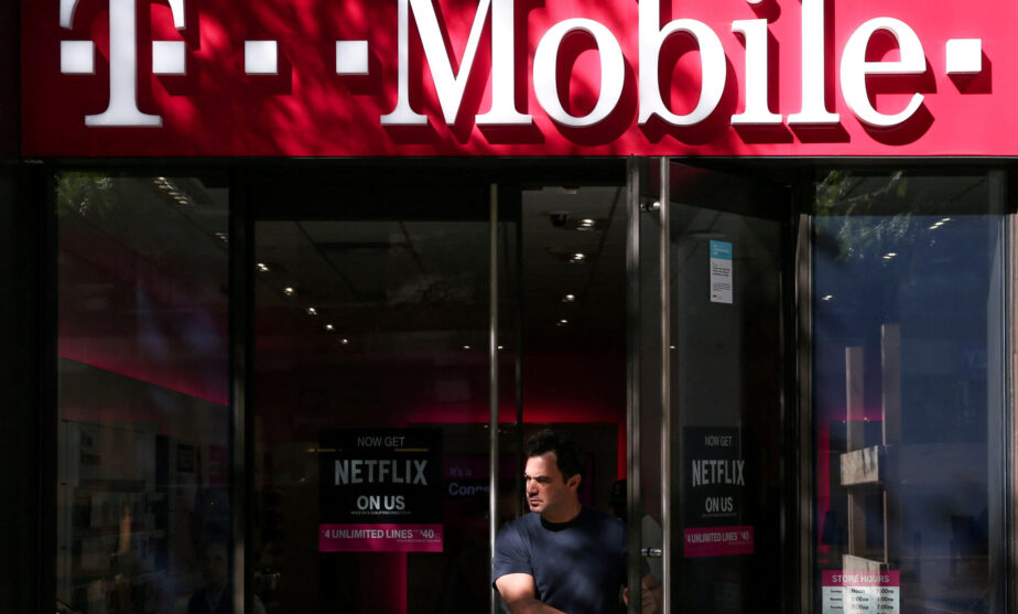 T-Mobile down for thousands of users in U.S.