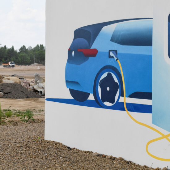 VW, Mercedes-Benz urge Berlin to accelerate EV charging network expansion