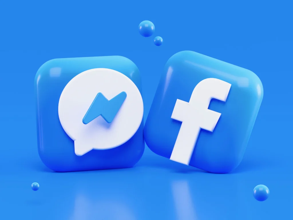 Logo Facebook; Messenger credit Alexander Shatov