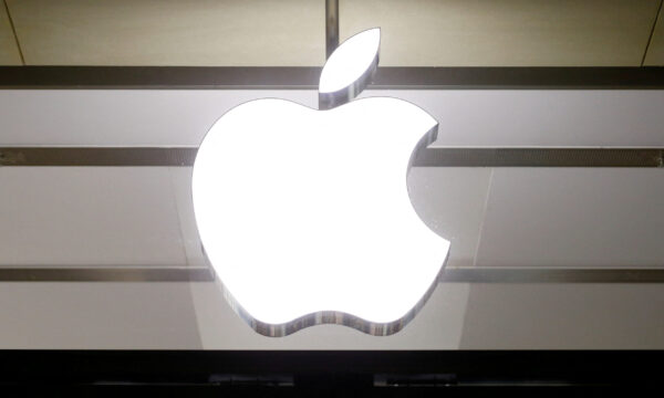 Apple shareholders reject proposals from conservative groups