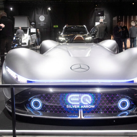 Mercedes set to invest billions in e-vehicles plants