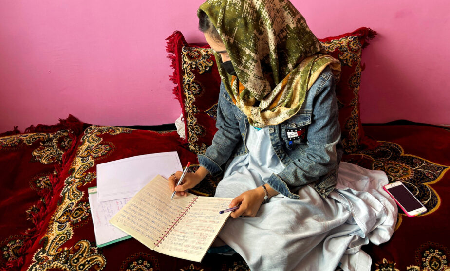 Afghan girls struggle with poor internet as they turn to online classes