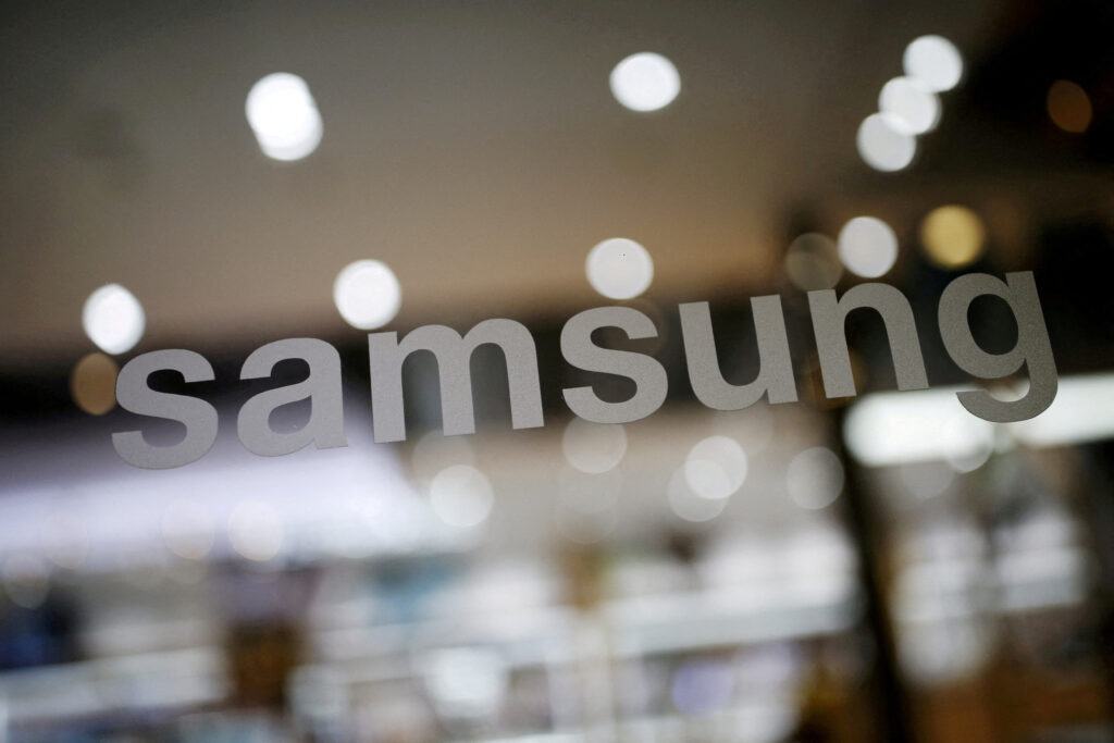 Samsung sues Chinese rival over alleged patent violation on iPhone displays