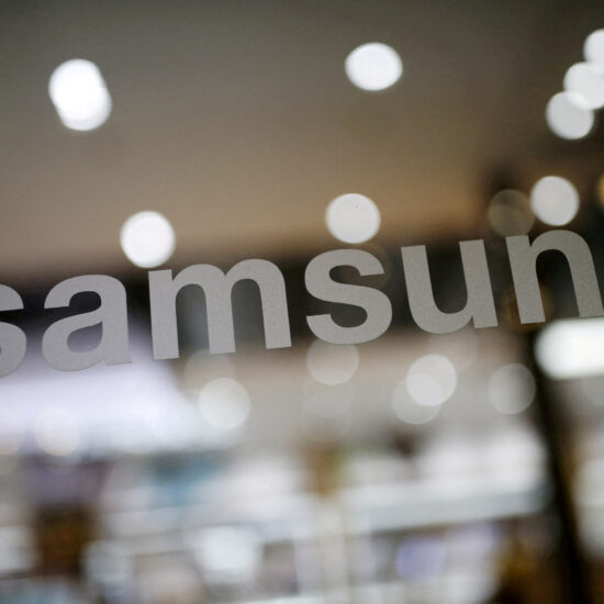 Samsung sues Chinese rival over alleged patent violation on iPhone displays