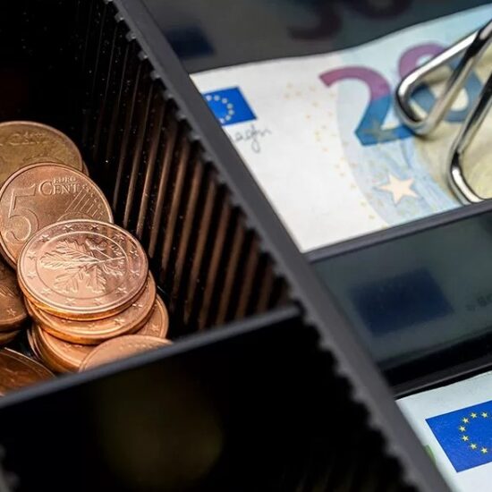 ECB surveys Europeans on new themes for euro banknotes