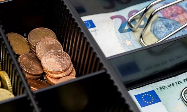 ECB surveys Europeans on new themes for euro banknotes