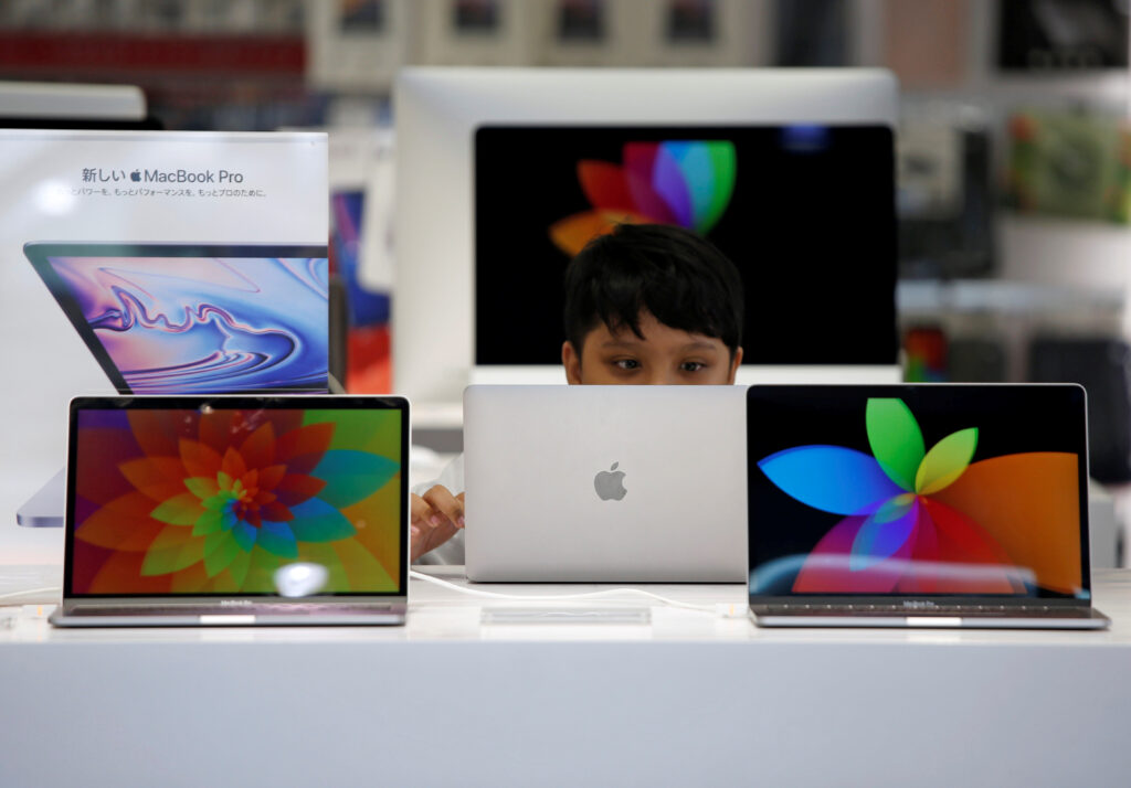 India mandates licensing for laptop, tablet imports in blow to Apple, Samsung