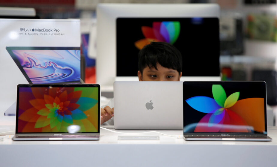 India mandates licensing for laptop, tablet imports in blow to Apple, Samsung