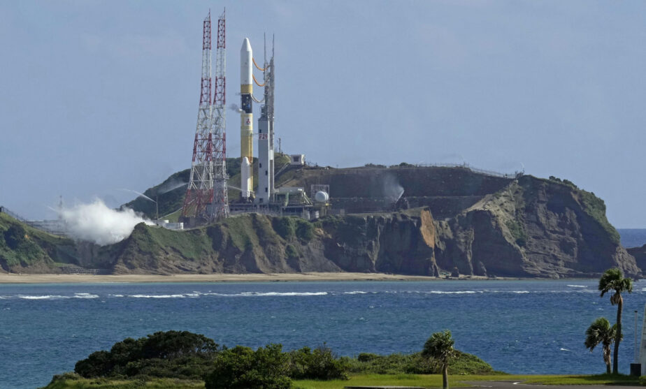 Japan suspends H-IIA rocket launch for moonshot because of strong winds