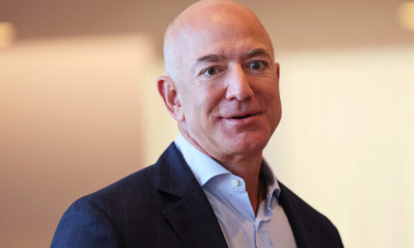 Amazon founder Bezos plans move to Miami from Seattle