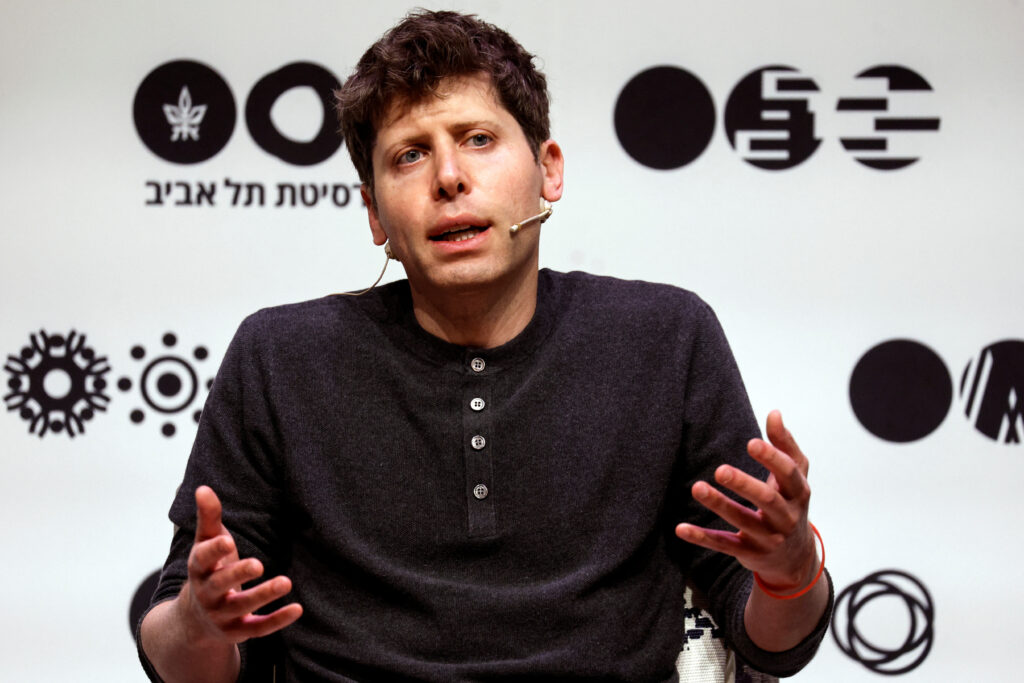 Ousted OpenAI CEO Altman discusses possible return, mulls new AI venture