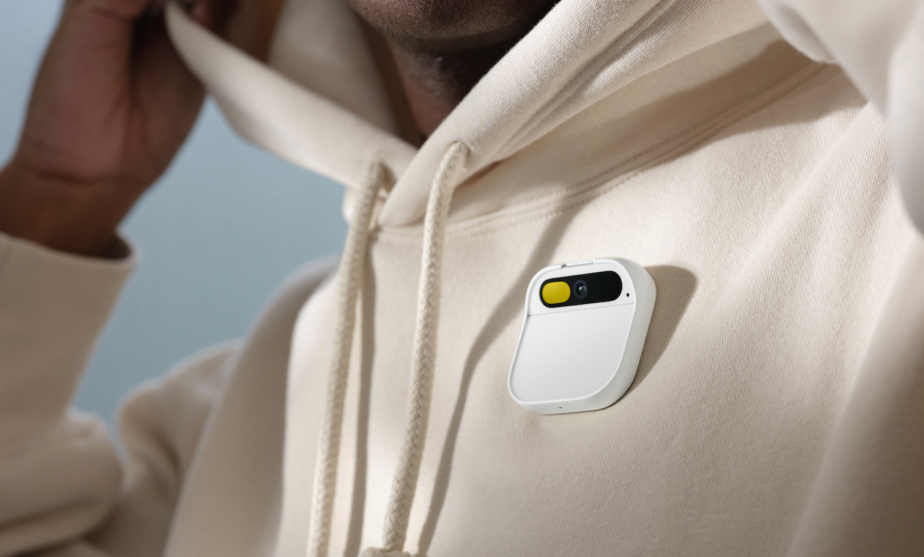 AI Pin, the wearable that wants to replace the smartphone