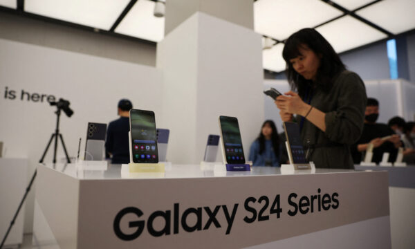 Samsung packs newest Galaxy S24 smartphones with AI functions to beat Apple