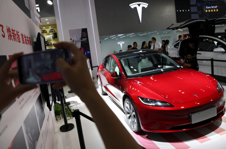 Tesla warns of slowing growth before new model launch next year