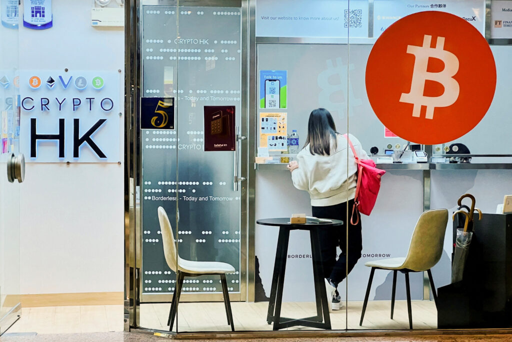 Bruised by stock market, Chinese rush into banned bitcoin