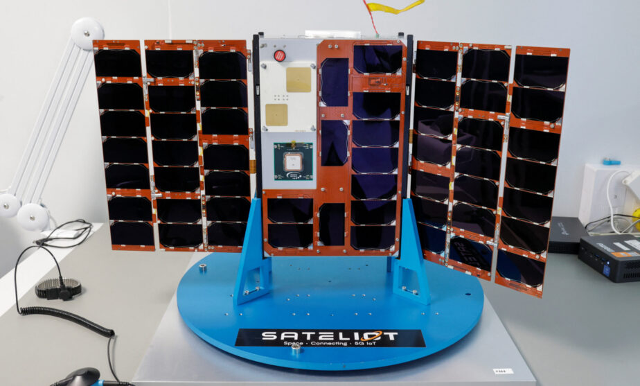 Spanish startup Sateliot joins race for cheap space connections