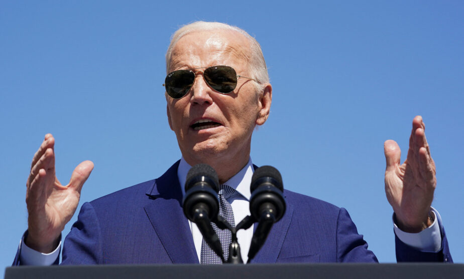 Arizona independents in play as Biden pushes big Intel investments