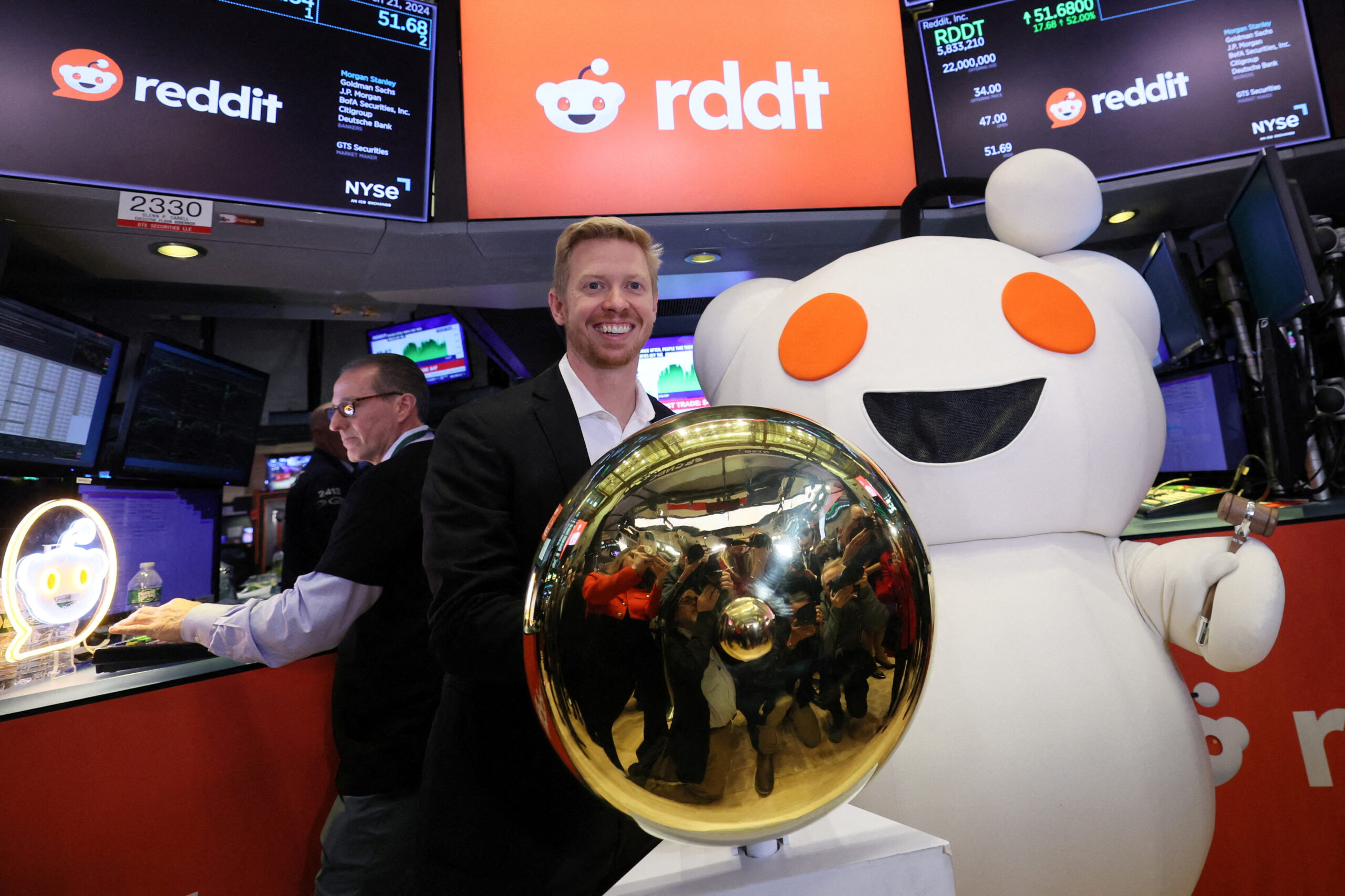 Reddit options launch draws bulls, as shares soar