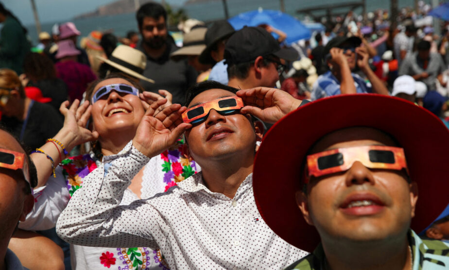 Total solar eclipse: North Americans celebrate with cheers, music and matrimony