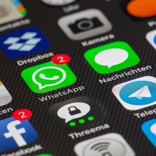 China orders and Apple executes: goodbye WhatsApp, Threads, Signal and Telegram