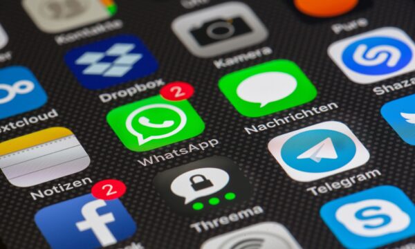 China orders and Apple executes: goodbye WhatsApp, Threads, Signal and Telegram