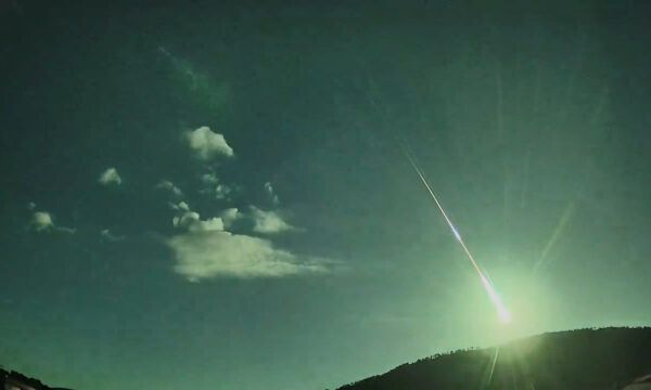 Comet fragment lights up sky over Spain and Portugal 'like a movie'