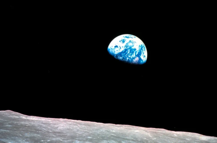 Apollo 8 astronaut William Anders, who took 'Earthrise' photo, dead in plane crash