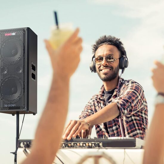 5 speakers to enjoy the summer