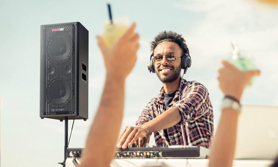 5 speakers to enjoy the summer