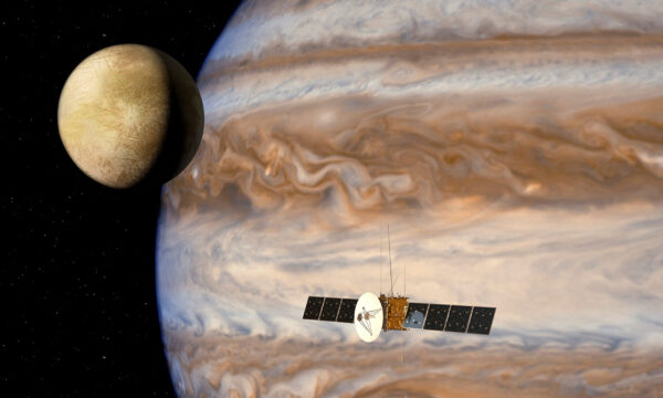 Europe's Jupiter probe to stage daring lunar-Earth fly-by