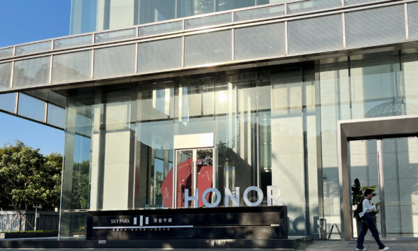 Chinese smartphone maker Honor gets investment from China Mobile