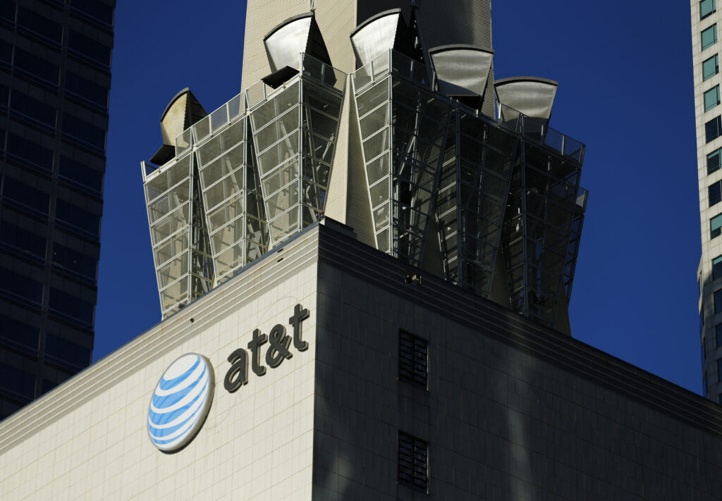 AT&T to pay 950,000 to resolve investigation into 911 outage