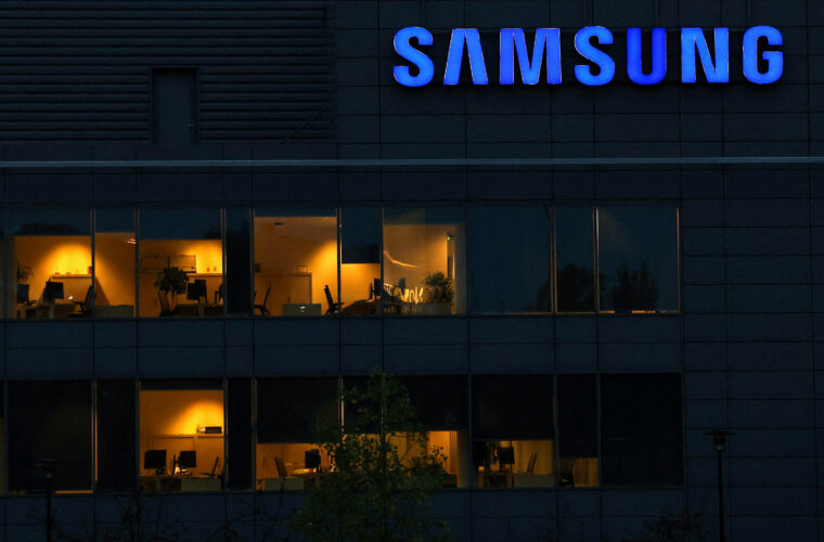 Samsung shows interest in Nokia mobile networks assets, Bloomberg News reports