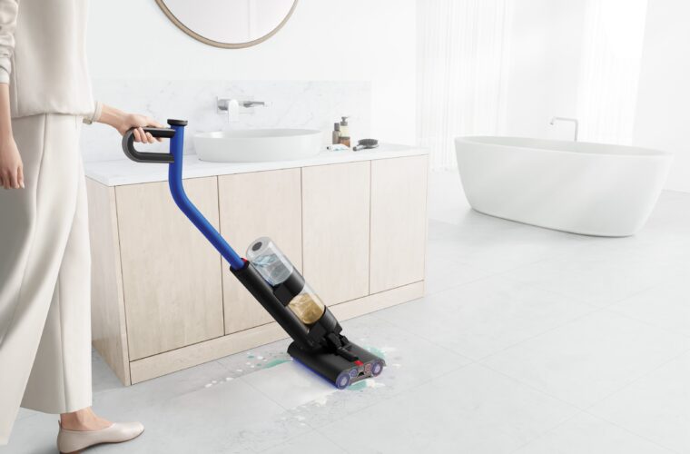 Dyson Wash G1, pros and cons of a unique wet floor cleaner