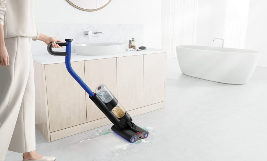 Dyson Wash G1, pros and cons of a unique wet floor cleaner